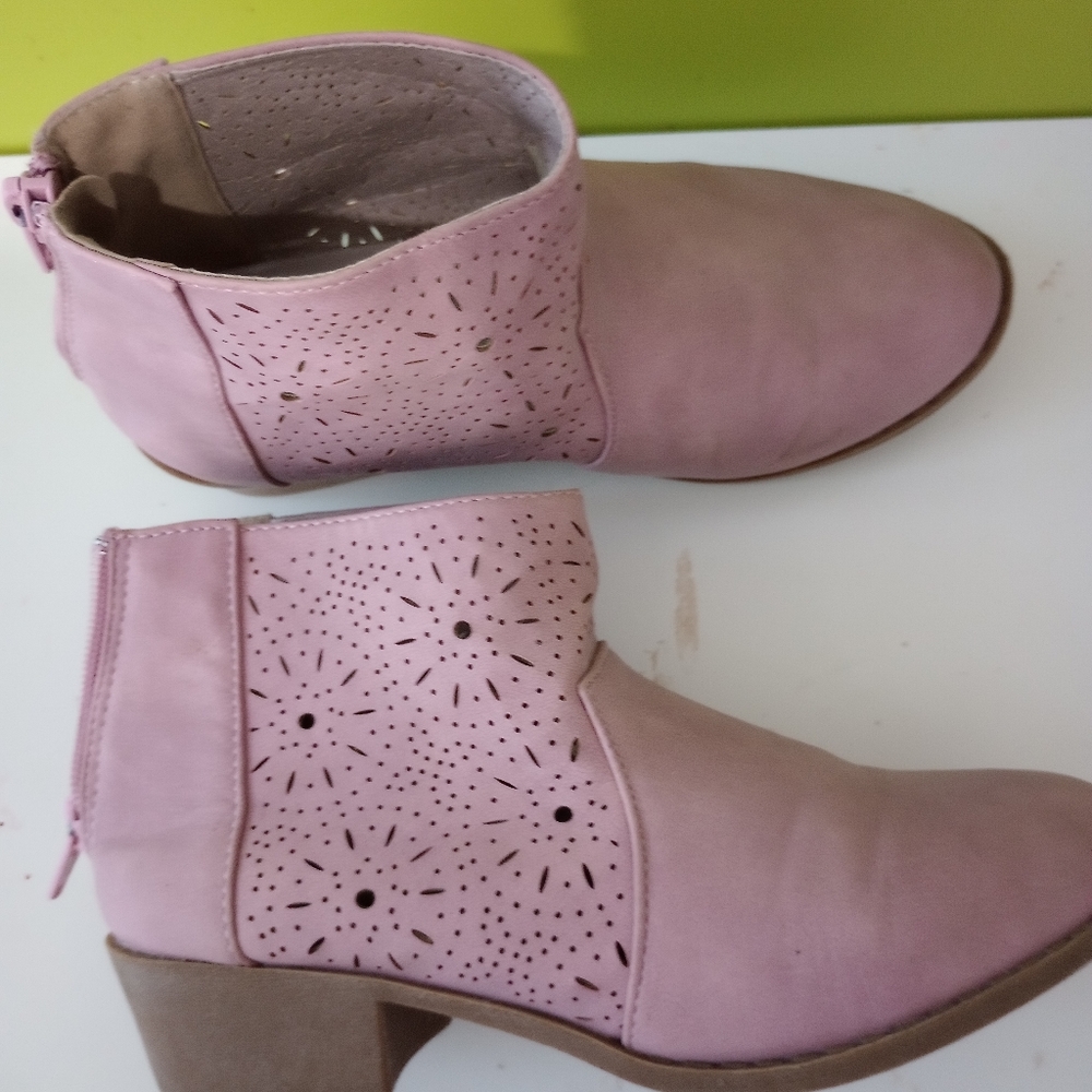 Boots, girl,, peach color